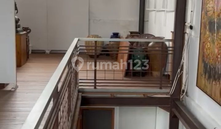 Gallery and West-Facing Backhouse in the Heart of Ubud with Spacious Rooms Gallery and West-Facing Backhouse in the Heart of Ubud with Spacious Rooms