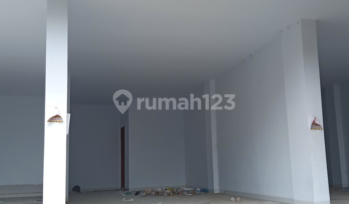 Toko Hadap Timur Canggu