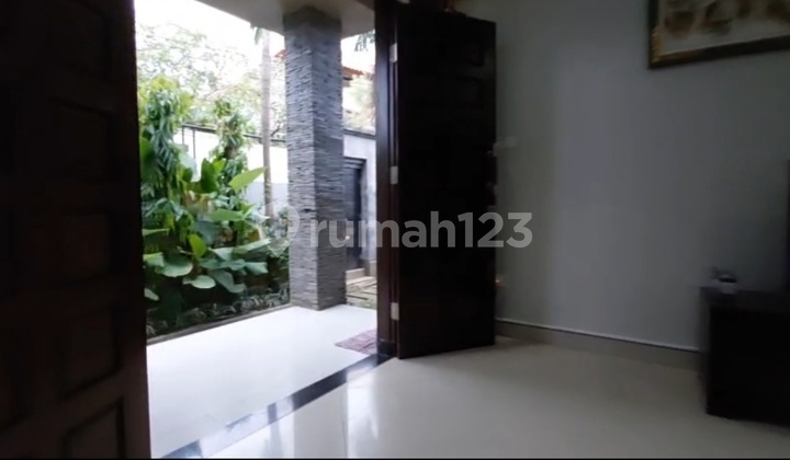 Rumah Furnished 3+1 Br Area Premium Renon Hadap Barat 2