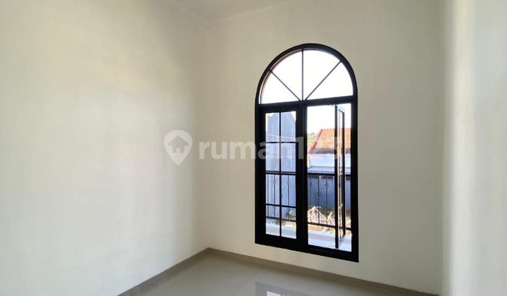 Rumah Cantik 2 Lantai di Batu, Udara Segar & Asri 