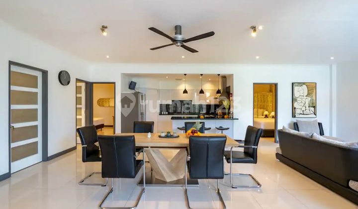 Villa Operasional Kerobokan Kelod Bali, Kawasan Wisata Ramai