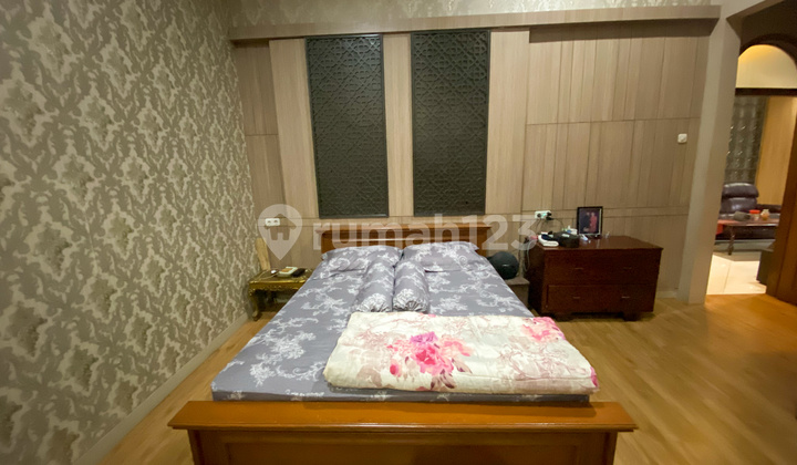 Dijual Rumah Lokasi Strategis di Jalan Salihara 2