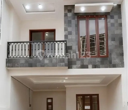 New House Ready to Live Near Lenteng Agung Station - Jagakarsa