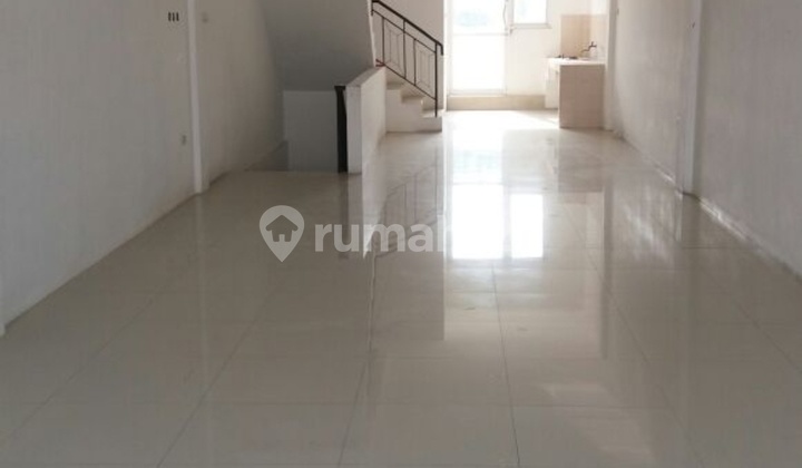 For Rent: Shop House, 4.5x25, 3 Floors