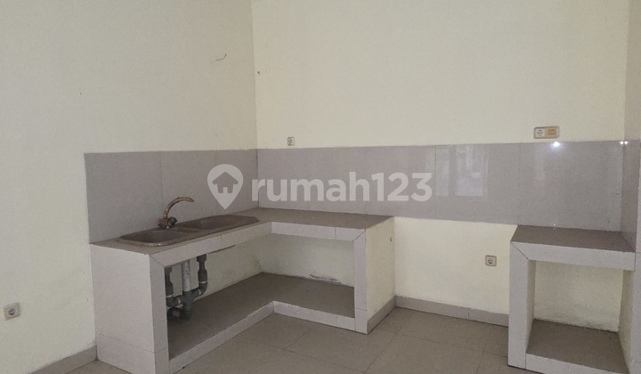 Disewakan Rumah Pluit 8X22 . 3 Lantai 2