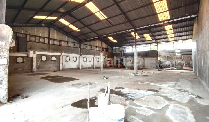 Flood-Free Warehouse North Facing Full Access for 40 Containers in Daan Mogot, West Jakarta