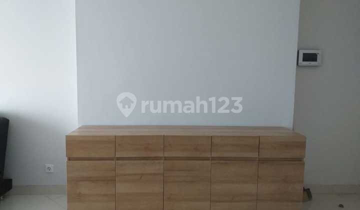 The Mansion 2 BR Apartment, Nice and Free 3 AC, Guaranteed Comfortable, Negotiable Price in Kemayoran 2