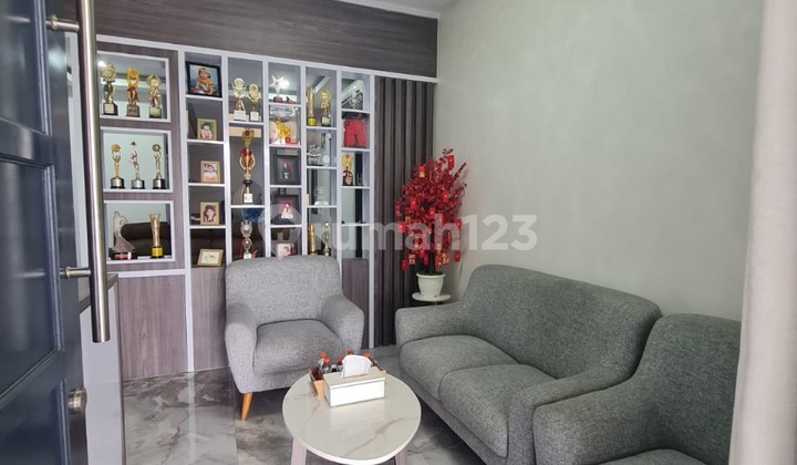 Dijual Rumah Besar di Banjar Wijaya, 8 Kamar Tidur, Lokasi Strategis Masih bisa Nego