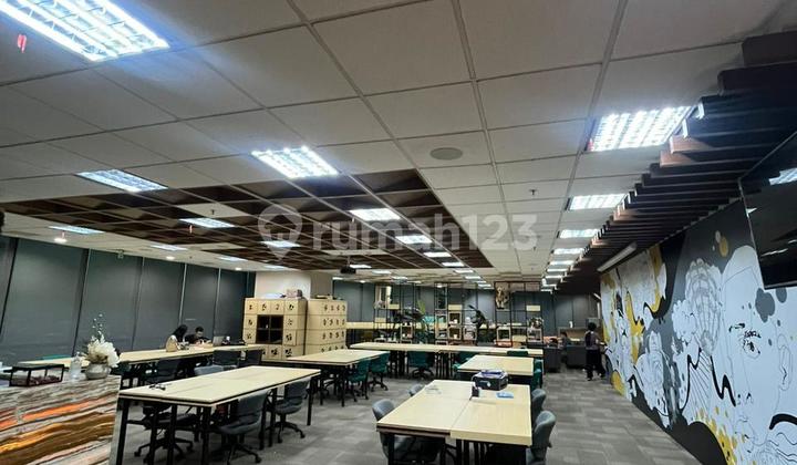 Harga Bisa Nego! Tempat Usaha buat Office, Luas Bagus & Furnished di St. Moritz Jakarta Barat