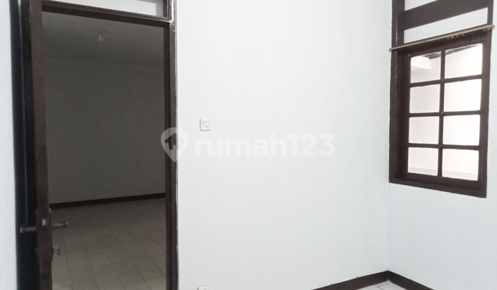 Rumah Baru di Renov Dan Kondisi Rapi di Kosambi Baru