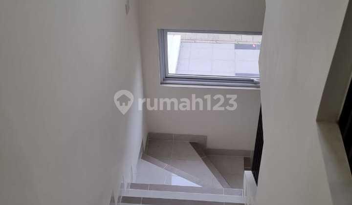 Nego Sampai Deal, Jangan Kalah Cepet! Rumah Bagus Full Bangunan di Symphonia Sms Cluster Martinez 2