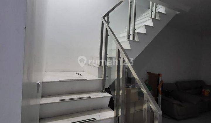 Rumah Bagus Dan Sangat Terawat 3 Lantai di Metland Puri Lokasi Ok