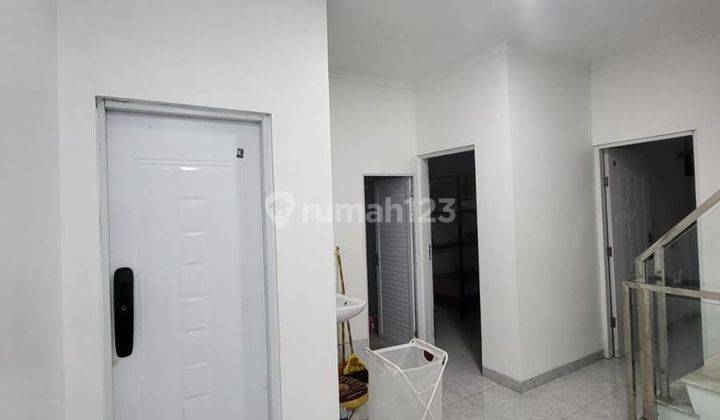 Rumah Bagus Dan Sangat Terawat 3 Lantai di Metland Puri Lokasi Ok