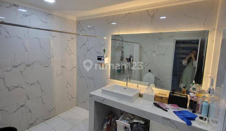 Rumah Bagus Dan Sangat Terawat 3 Lantai di Metland Puri Lokasi Ok