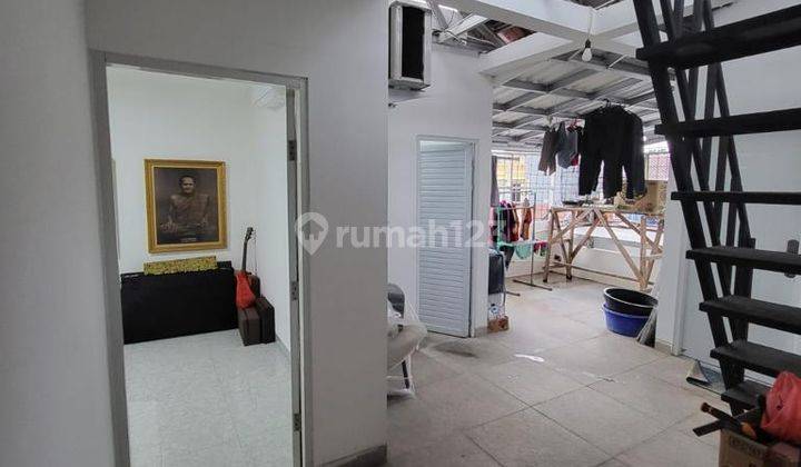 Rumah Bagus Dan Sangat Terawat 3 Lantai di Metland Puri Lokasi Ok