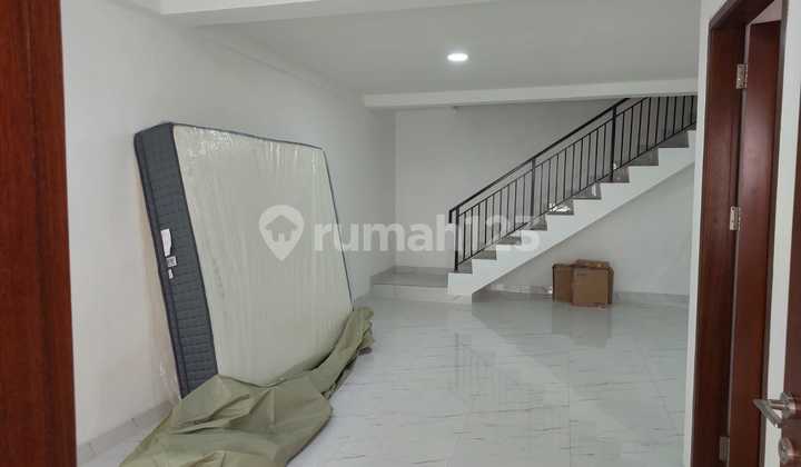Rumah 3 Lantai Full Siap Huni di Taman Palem Lestari Jakarta Barat Nego 2