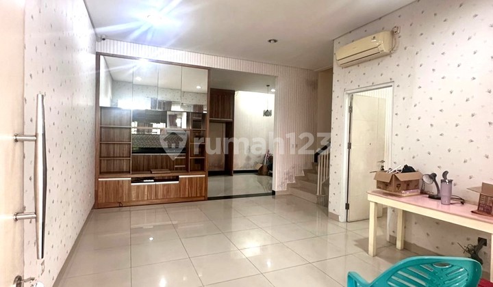 Rumah Semi Furnished Hadap Selatan di West Coast Green Lake City Rumah Semi Furnished Hadap Selatan di West Coast Green Lake City