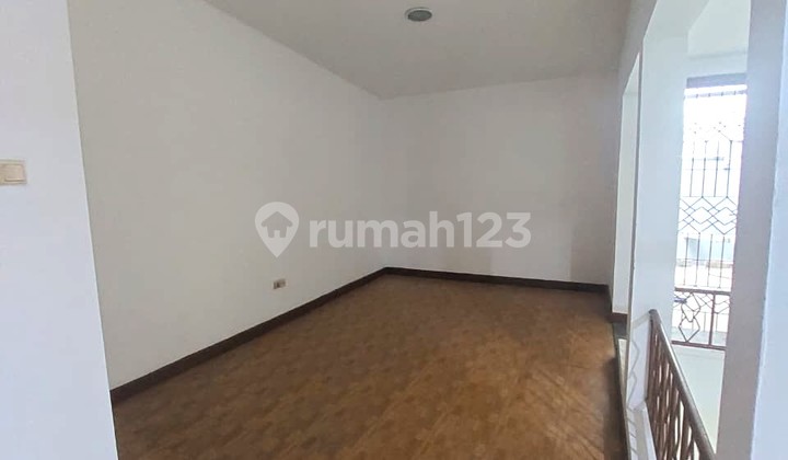 Rumah Bagus Terawat dan Dekat Tol Karang Tengah di Kosambi Baru Jakarta Barat