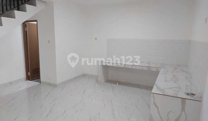 3-Story House Fully Ready to Live In at Taman Palem Lestari, West Jakarta Negotiable 3-Story House Fully Ready to Live In at Taman Palem Lestari, West Jakarta Negotiable