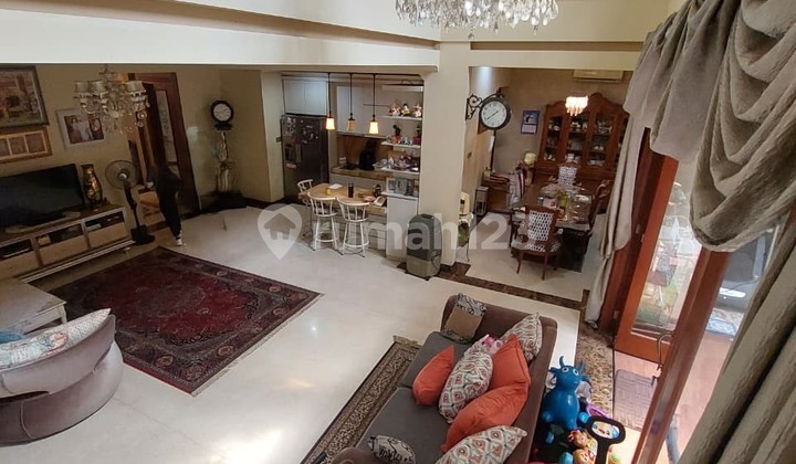 Harga Nego Sampai Deal! Rumah Mewah Semi Furnished Cocok untuk Keluarga Besar di Slipi Jakarta Barat Harga Nego Sampai Deal! Rumah Mewah Semi Furnished Cocok untuk Keluarga Besar di Slipi Jakarta Barat