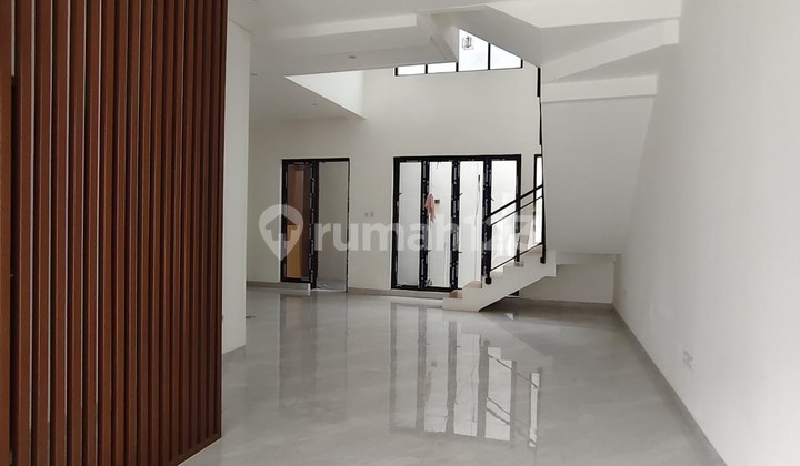 Don't Miss Out! Well-Maintained 2-Story House with Strategic Access in Interkota, West Jakarta, Negotiable Price.