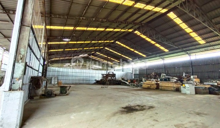 Super Large Warehouse with Strategic Access & Flood-Free in Daan Mogot, West Jakarta