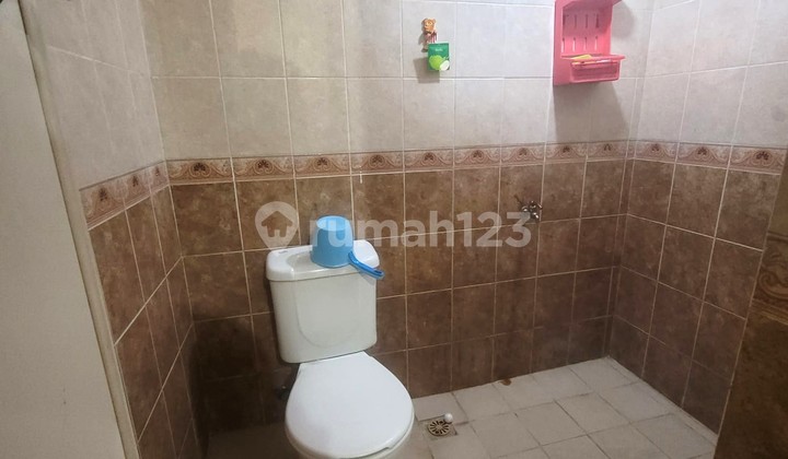 Nice Semi-Furnished House for only 2M, negotiable in Mutiara Taman Palem, Cengkareng. 2