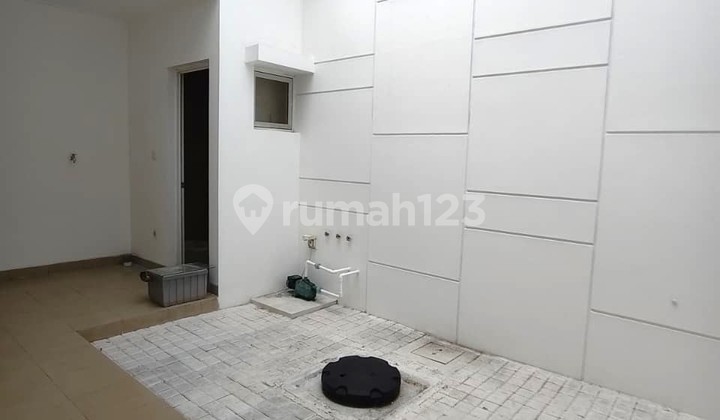 Negotiable! Beautiful & Spacious Park-Front House in Good Condition at Green Puri, West Jakarta 2