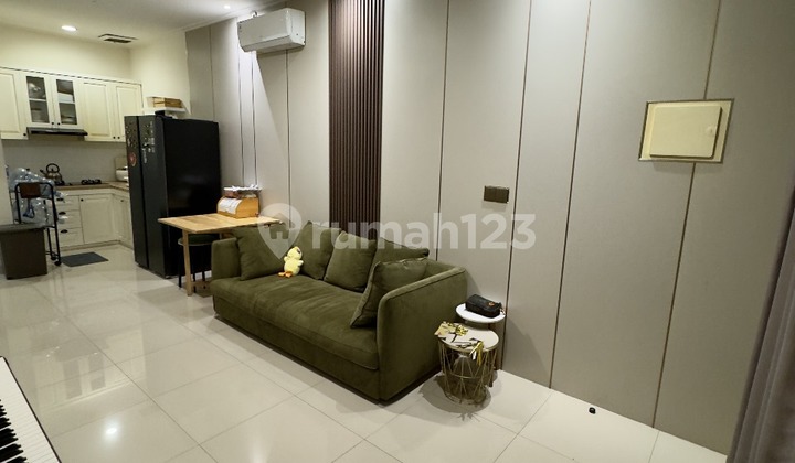 Harga Nepis! Rumah Full Furnished, Rapi dan Sudah ada Interior di Green Village Cipondoh