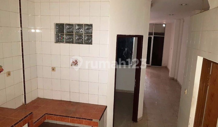 Dijual Cepat Rumah Luas di Jelambar - 2Kt+2 Kantor
