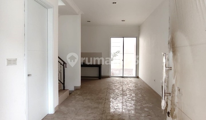 Harga Nego, Rumah Bagus Hadap Timur Laut Area Strategis di Green Puri Jakarta Barat