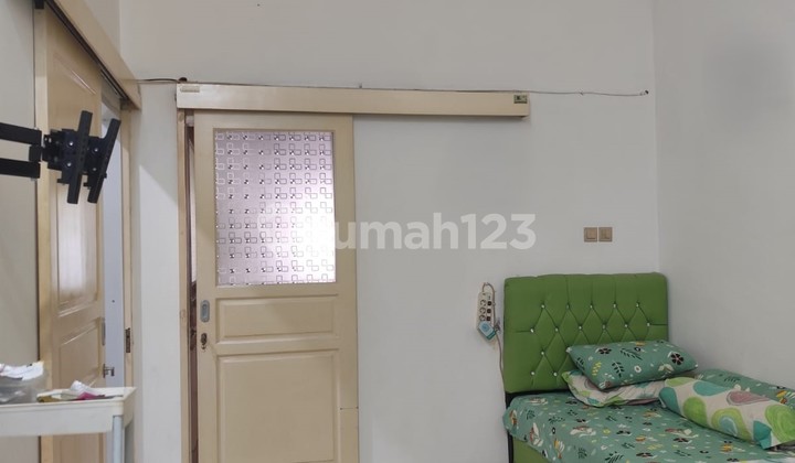 Nego Sampai Deal! Rumah Semi Furnished Garasi muat 3 mobil di Joglo Kembangan Jakarta Barat 2