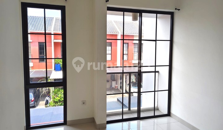 Nego Rumah sudah SHM, Bagus dan Akses Strategis di Green Village Cipondoh 2