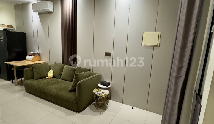 Harga Nepis! Rumah Full Furnished, Rapi dan Sudah ada Interior di Green Village Cipondoh 2