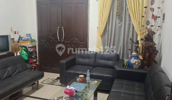 Quick Negotiation! 5 Bedroom House in a Strategic Area of Cengkareng, West Jakarta