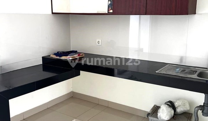 Nepis! Rumah 2 Lantai Bagus dan Dekat Pusat Perbelanjaan di Green Puri Jakarta Barat