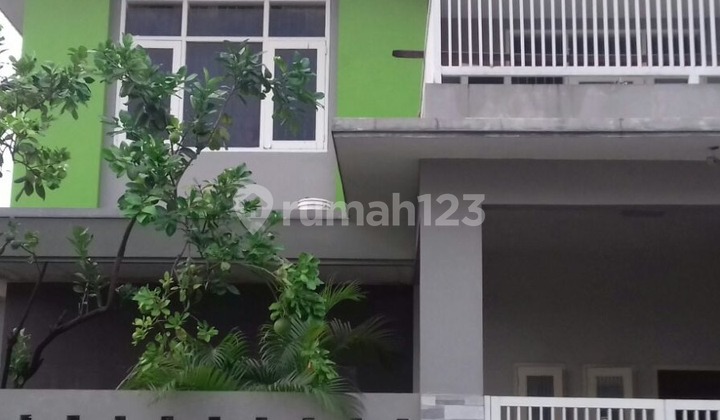 Hurry, Negotiable, House with 8M Road Width and Strategic Location in Metro Permata 2 Karang Tengah.