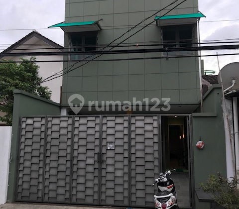 Rumah di Praja Dalam Kebayoran Lama,Jakarta Selatan 