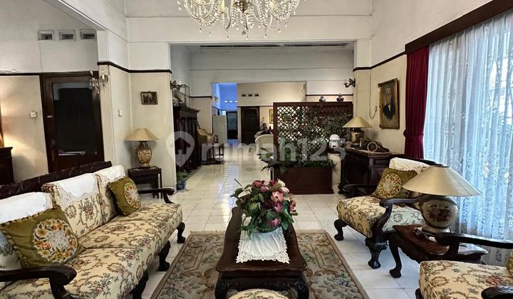 Jual Rumah dengan Tanah Luas di Area Gambir