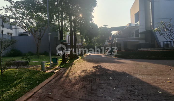 Brand new house in Eminent Prestigia BSD City, Tangerang. 2