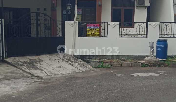 Rumah Bagus Unfurnished SHM Villa Melati Mas, Tangerang Selatan