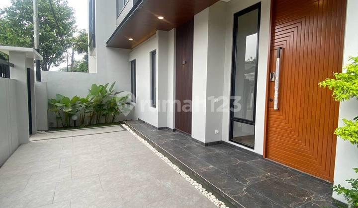 Rumah Bagus Siap Huni Hook Dekat Taman Di Griya Loka Bsd 2