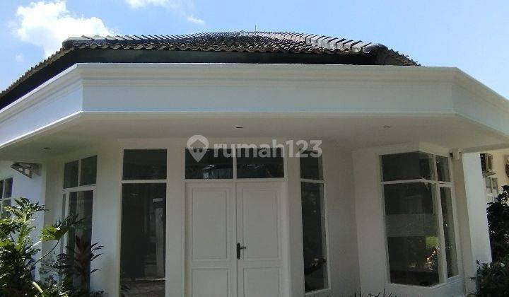 Rumah 1 Lantai Dengan Kolam Renang di Kemang Jakarta Selatan 2