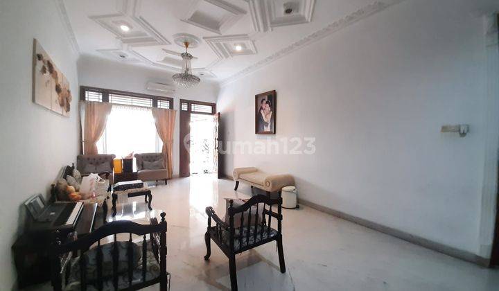 Rumah 2 Lantai Semi Furnished di Kebayoran Baru, Jakarta Selatan 2