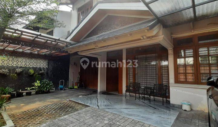 Rumah 2 Lantai Semi Furnished di Kebayoran Baru, Jakarta Selatan 1