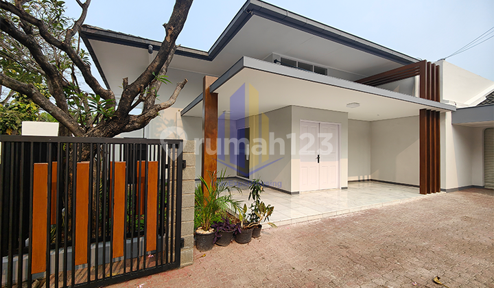 Spacious Family Home In Kemang - Wide Space, Ultimate Comfort