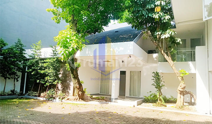Kemang Residence With Expansive Land - Perfect For Expat Living