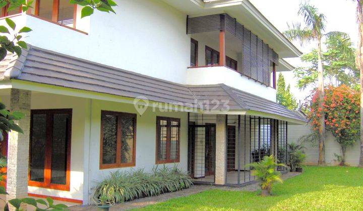 Rumah Besar Dan Classic di Simprug Kebayoran Lama  1