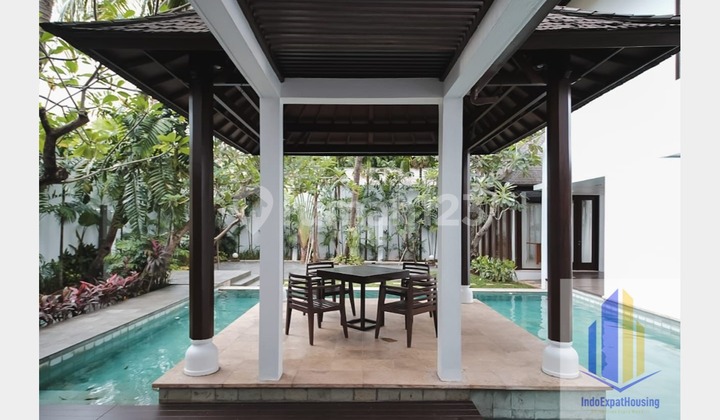 Rumah Luxury dalam kompleks Premium dengan Private Pool