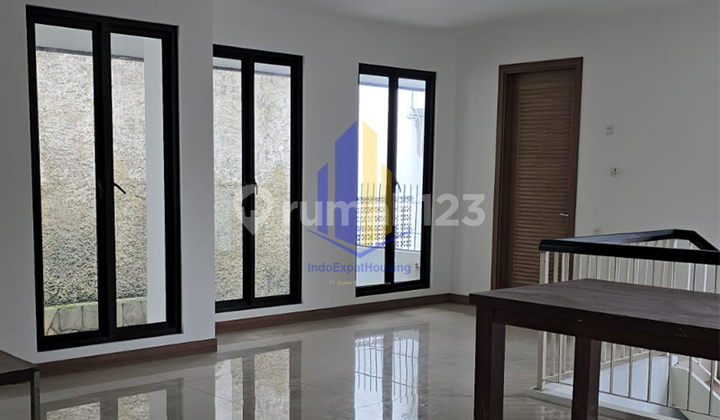 Spacious Family Home For Rent In Senayan - Tulodong | Quiet & Strategic Area